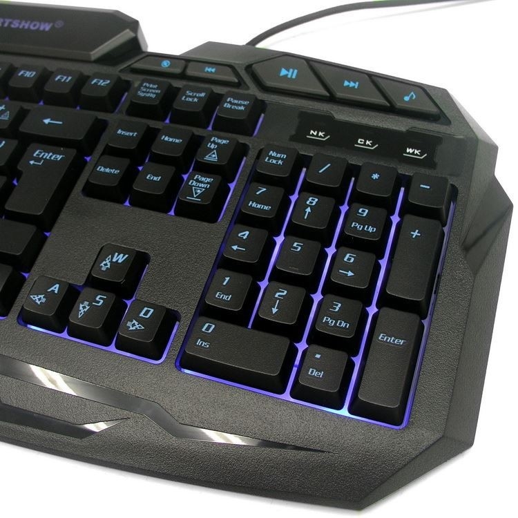 黒く静かなキーのワイヤーで縛られたキーボード コンピュータ標準104のキーそして10のファンクション キーは叩くフィードバックないNosizyをつける