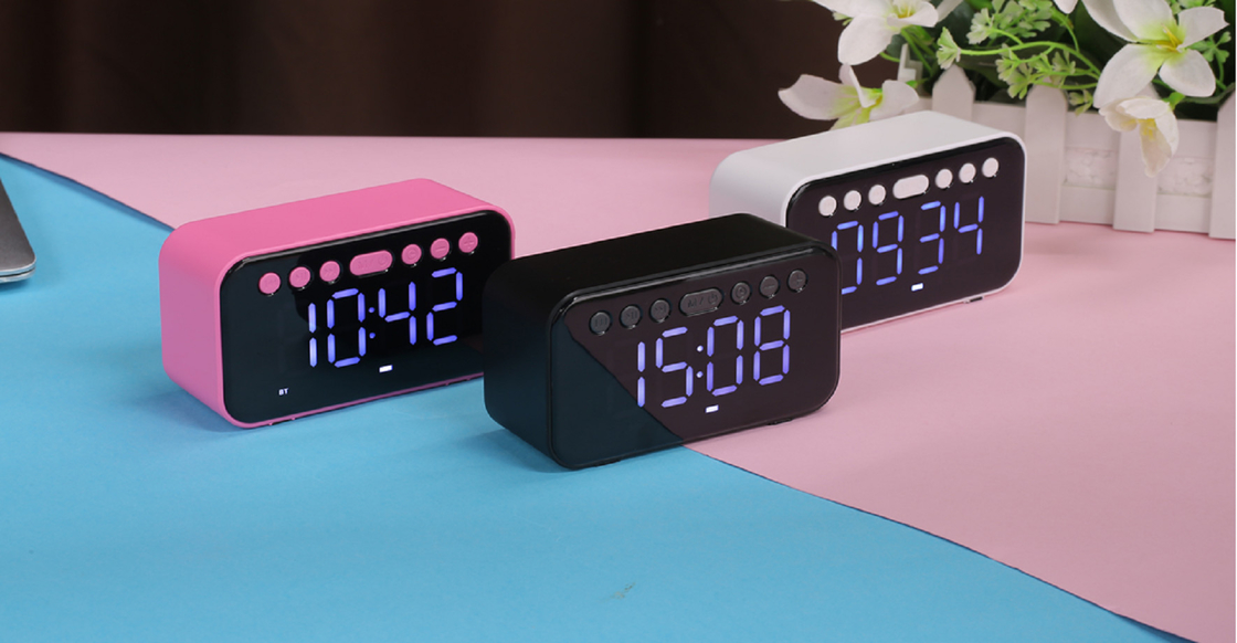 Bluetoothスピーカー、Bluetooth、AUX、TFカード、USB、FMラジオ対応、内蔵500mAhバッテリー、USB充電、52mmスピーカー、32GB TFカード拡張